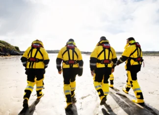 RNLI recovers submerged sailing boat in Clifden Bay