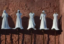 Quiet Forms, Powerful Stories – Atmospheric new exhibition from Catherine Greene