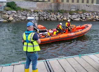 Galway RNLI crew rescue sailor from boat aground on Galway Bay